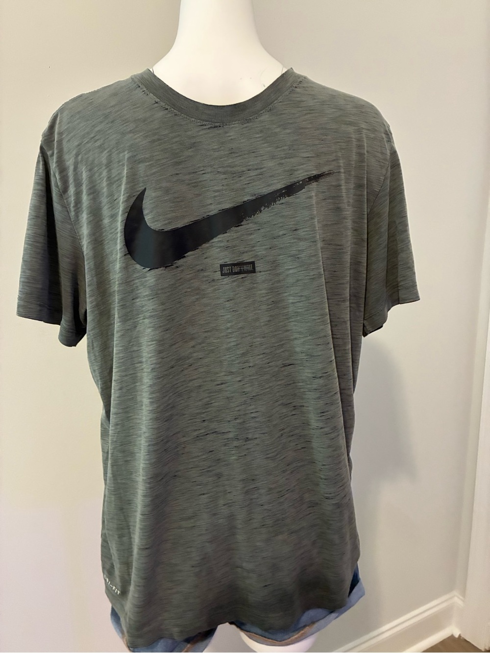 Nike Men’s Olive Green Graphic Swoosh Short Sleeve Tee